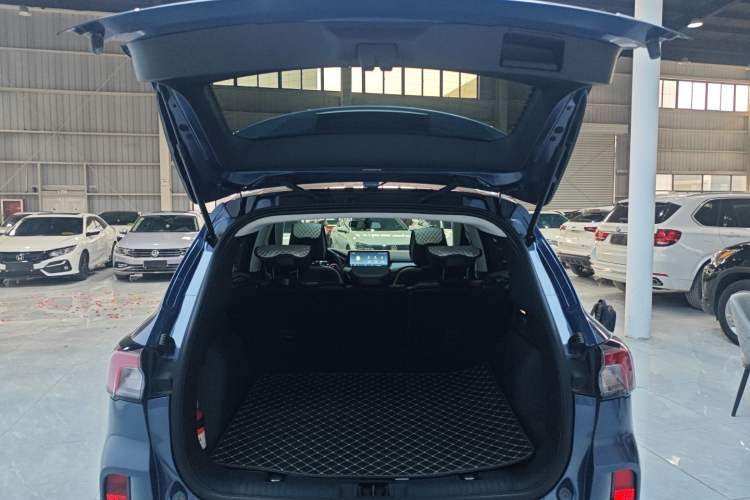 Used Ford Escape 2020 EcoBoost 245 Two-Wheel-Drive Titanium Edition
