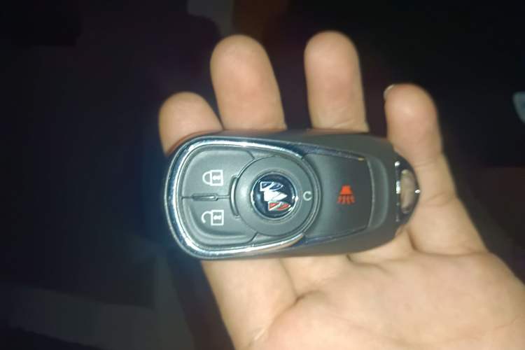 Used Buick GL8 2023 Land Executive Class Comfort Model
