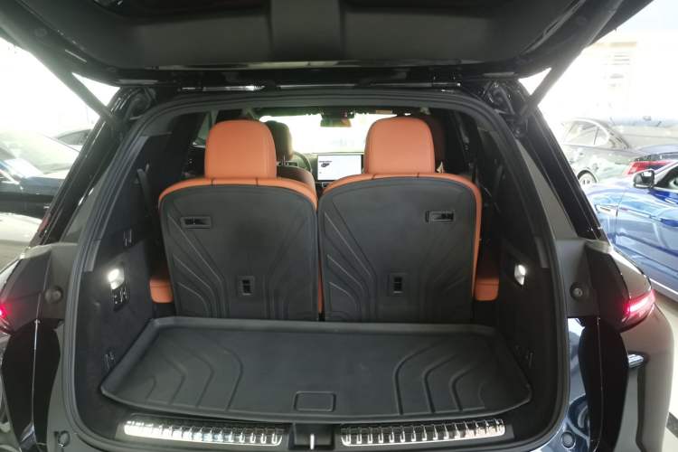 Used Li Auto L8 2024 PRO Model
