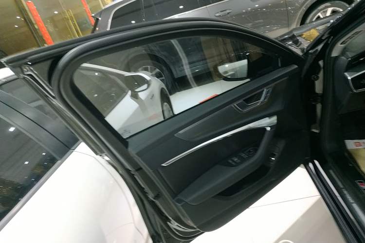 Used Audi A6 2022 allroad quattro Explorer 55 TFSI Prestige Off-Road Model