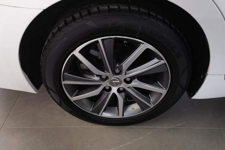 Used Lexus ES 2015 300h Comfort Edition
