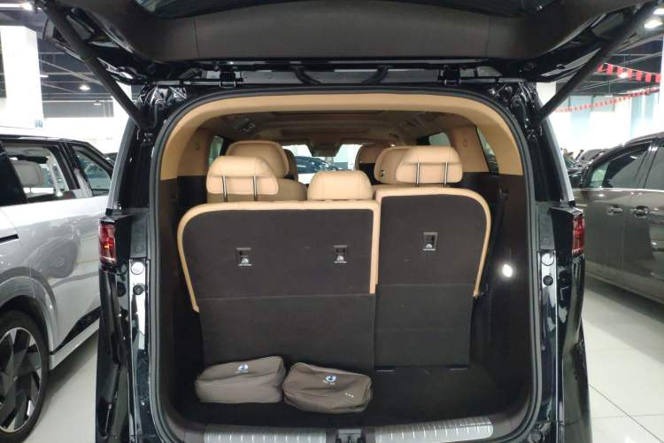 Used Denza D9 2025 DM-i Intelligent Drive 1020 Four-Wheel Drive Prestige Model
