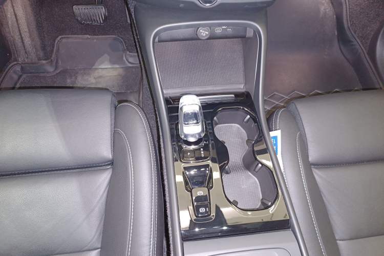 Used Volvo XC40 2024 B4 4x4 Smart Luxury Edition