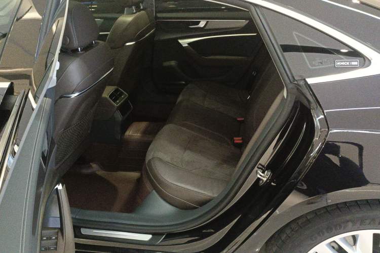 Used Audi A7L 2024 45TFSI S-line Dream-Building Edition Flow Crystal Package
