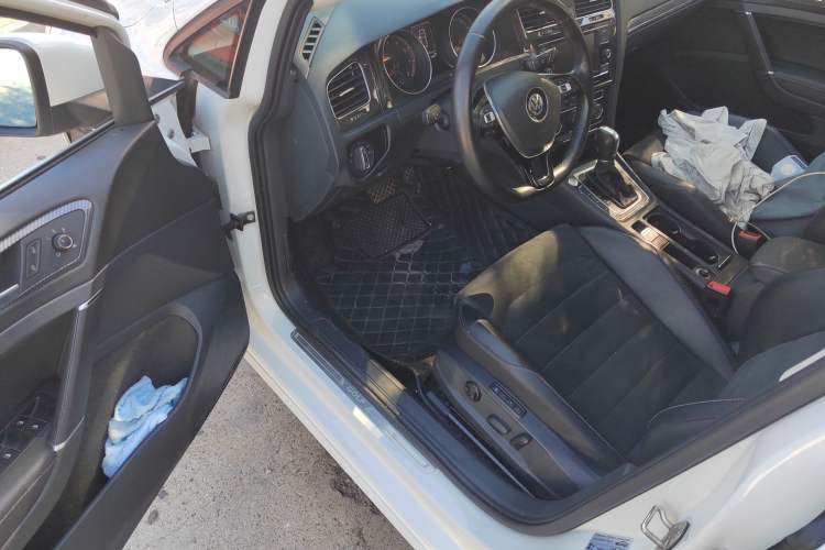 Used Volkswagen Golf 2018 230TSI Automatic Luxury Version
