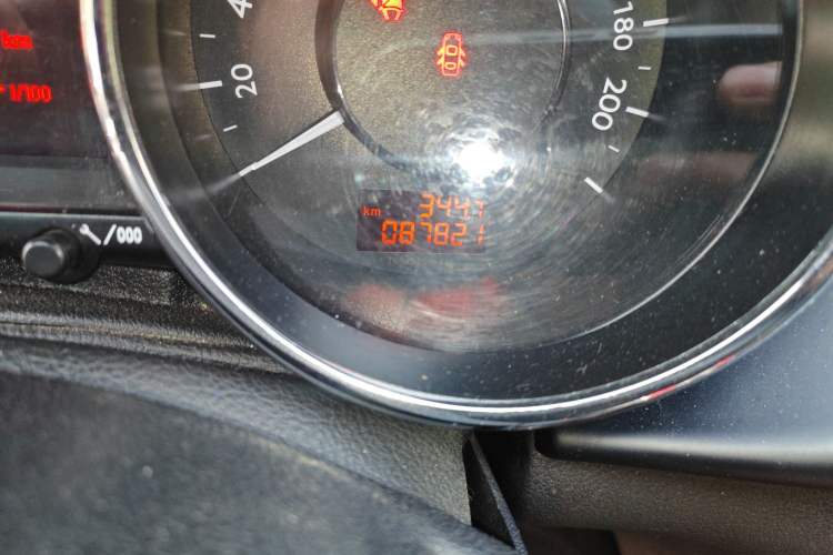 Used Peugeot 3008 2015 2.0L Automatic Classic Edition