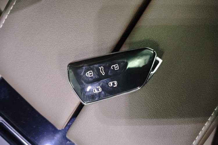 Used Volkswagen Viloran 2023 330TSI Luxury Edition
