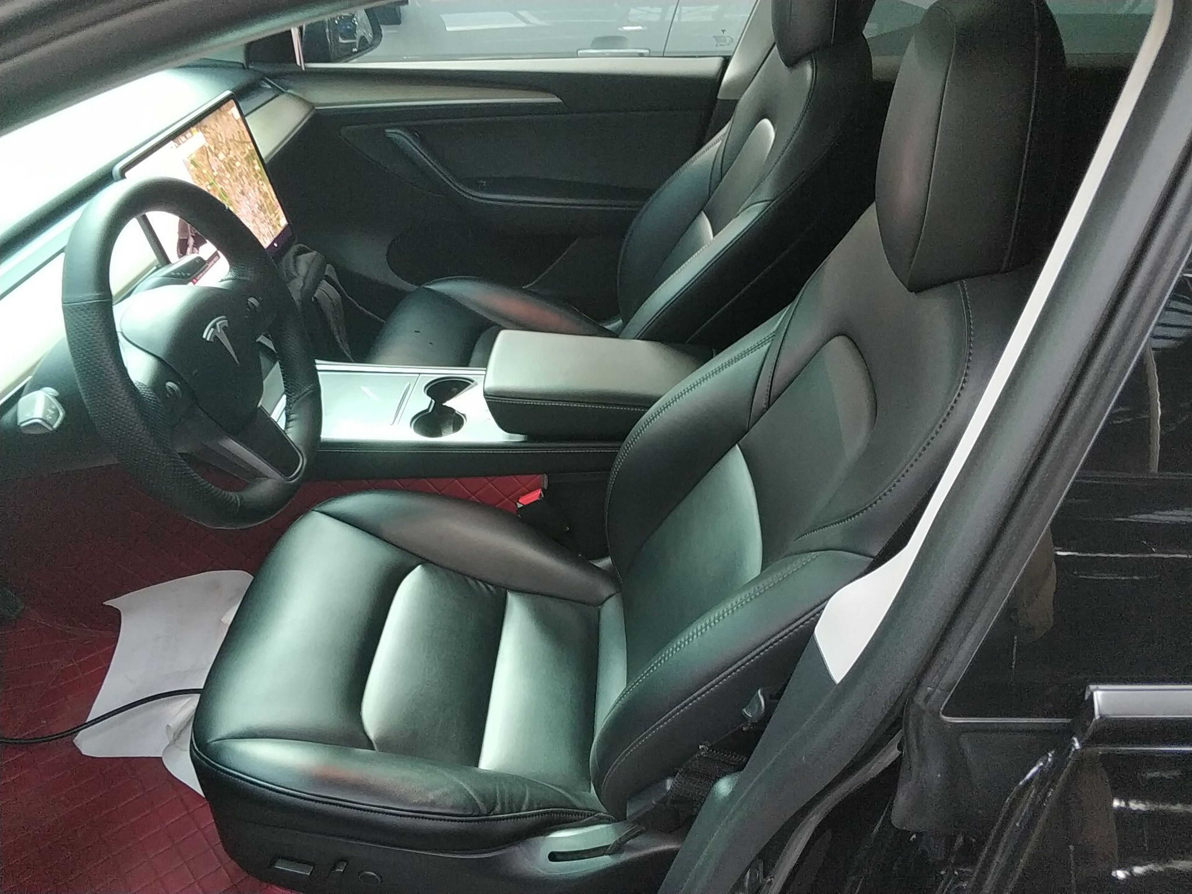 Переднее сиденье в автомобиле