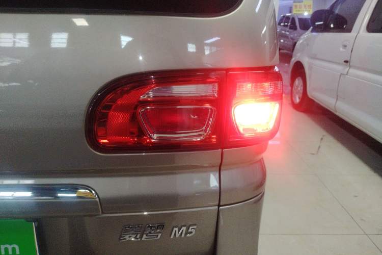 Used FORTHING Lingzhi 2018 M5L 1.6L 7-Seater Luxury Model