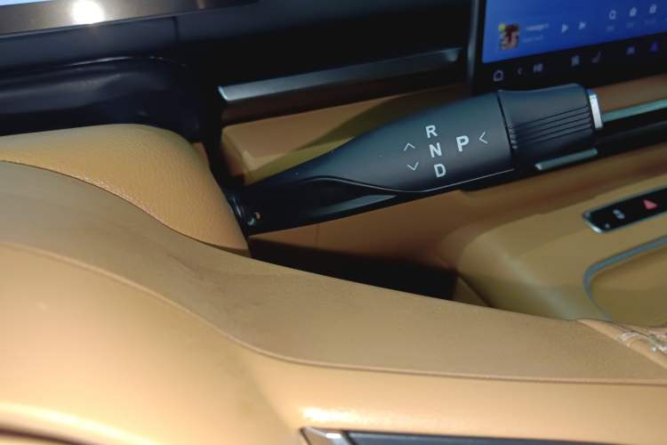 Used VOYAH Dream 2025 PHEV Four-Wheel-Drive Flagship Kunpeng Edition