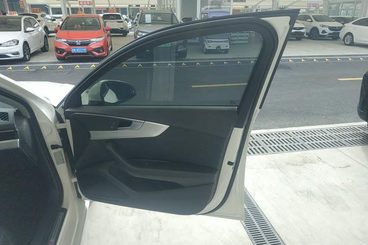 Used Audi A4L 2019 40 TFSI Fashion Edition China VI Emission Standard
