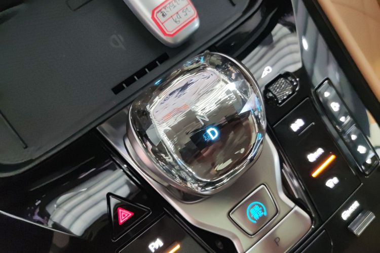 Used Denza D9 2024 DM-i 980 Four-Wheel Drive Prestige Model
