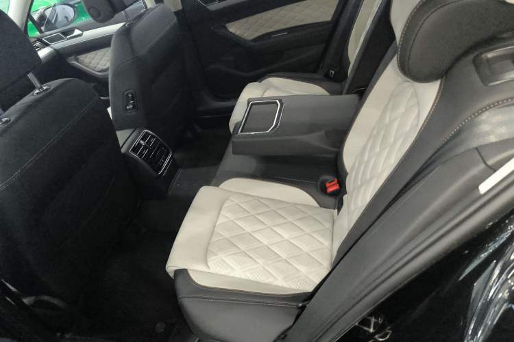 Used Volkswagen Magotan 2023 2 Million Units Commemorative Edition 330TSI DSG Luxury Version
