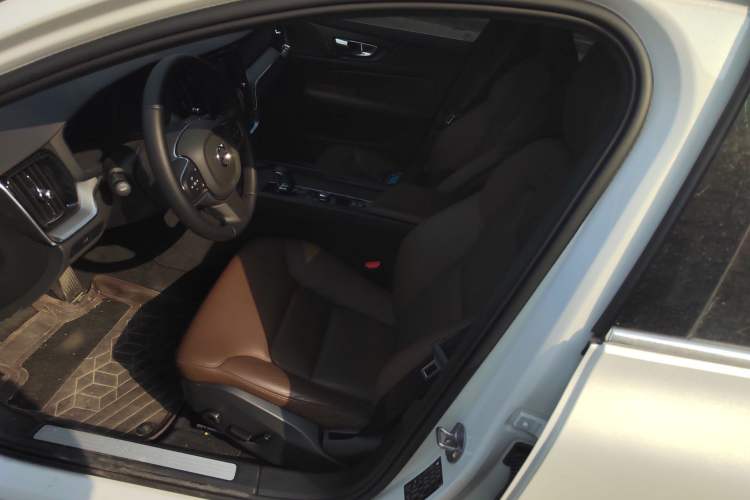 Used Volvo S60 2026 Model B4 Zhiyi Luxury Edition
