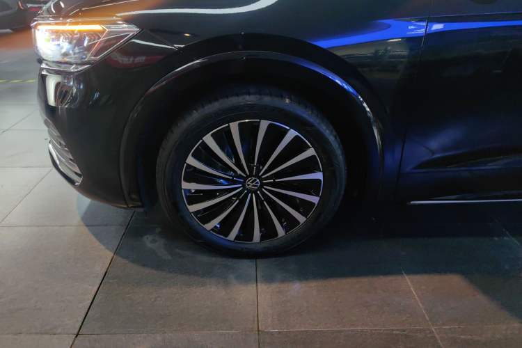 Used Volkswagen Viloran 2024 380TSI Premium Edition
