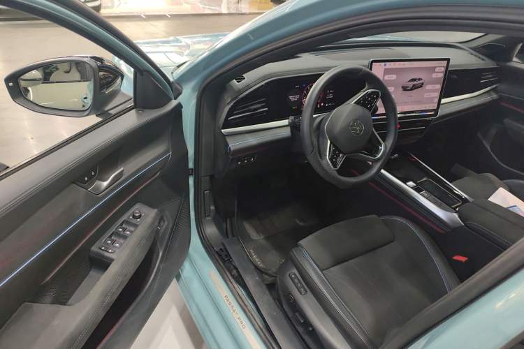 Used Volkswagen Passat 2025 Pro 380TSI Starry Dragon Luxury Edition
