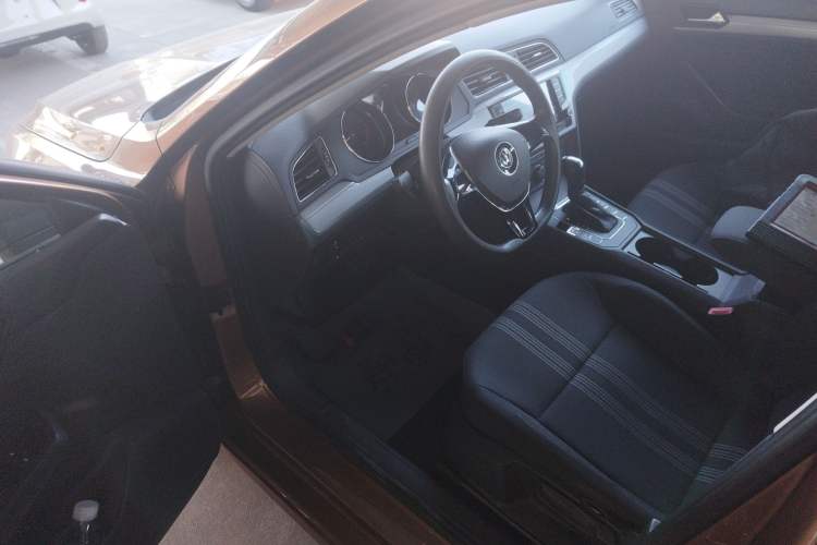 Used Volkswagen Lamando 2015 230TSI DSG Fashion Edition
