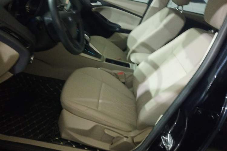 Used Ford Focus 2015 Sedan 1.6L Automatic Comfort Model
