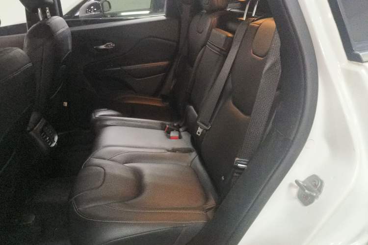 Used  Cherokee 2017 2.0L Superior Edition