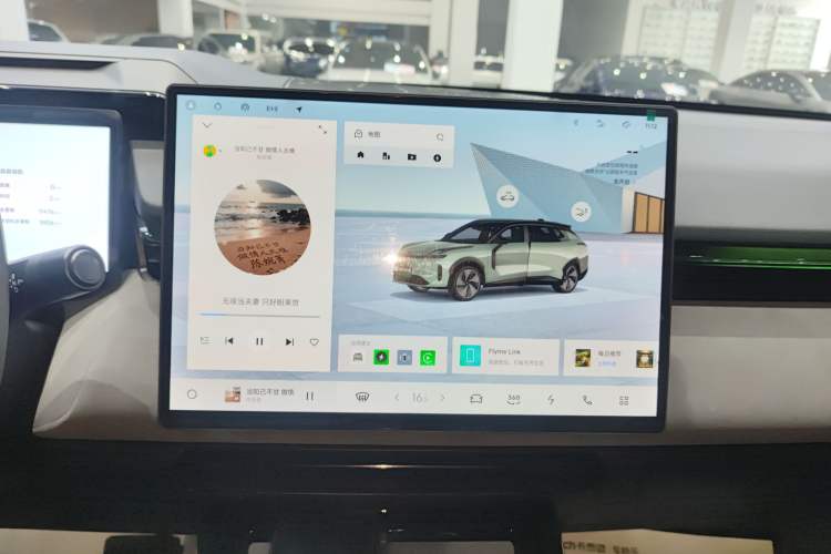 Used Lynk & Co 08 EM-P 2025 220 km All-Wheel-Drive Performance Halo
