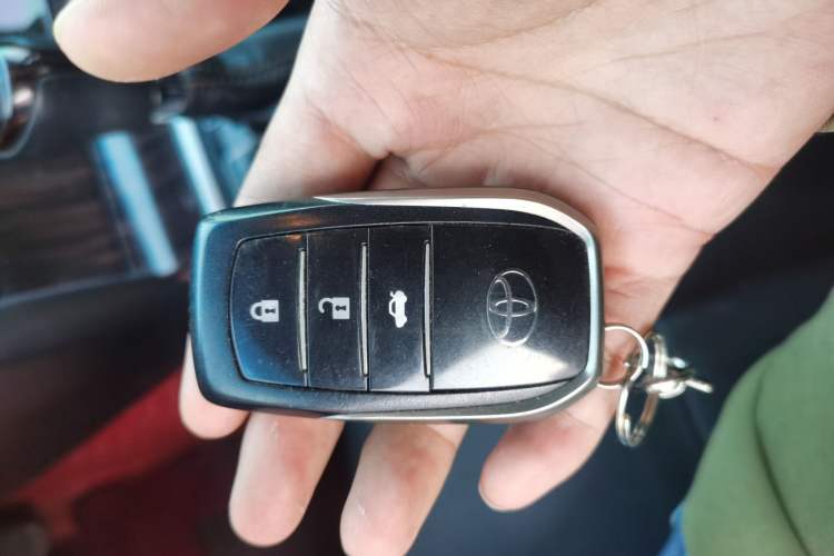 Used Toyota Camry 2016 Dual-Engine 2.5 HG 10th Anniversary Deluxe Navigation Edition
