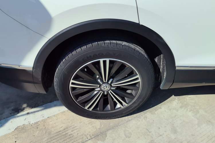 Used Volkswagen Tiguan L 2019 Updated Version 330TSI Automatic Two-Wheel Drive Panoramic Comfort Edition China VI Standard
