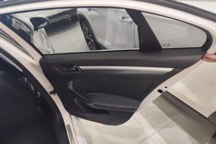 Used Volkswagen Lamando 2015 330TSI DSG Luxury Edition
