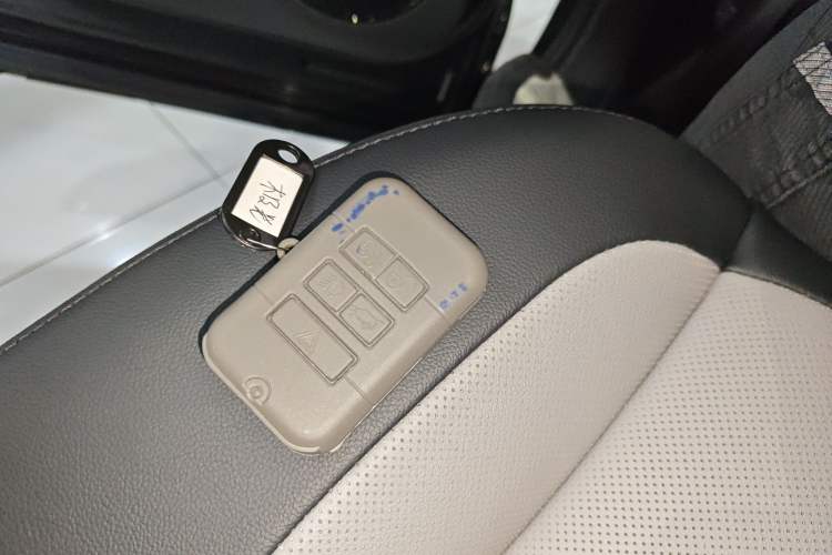 Used Land Rover Range Rover Evoque 2024 Aurora L 249 PS Prestige Light-Chasing Edition
