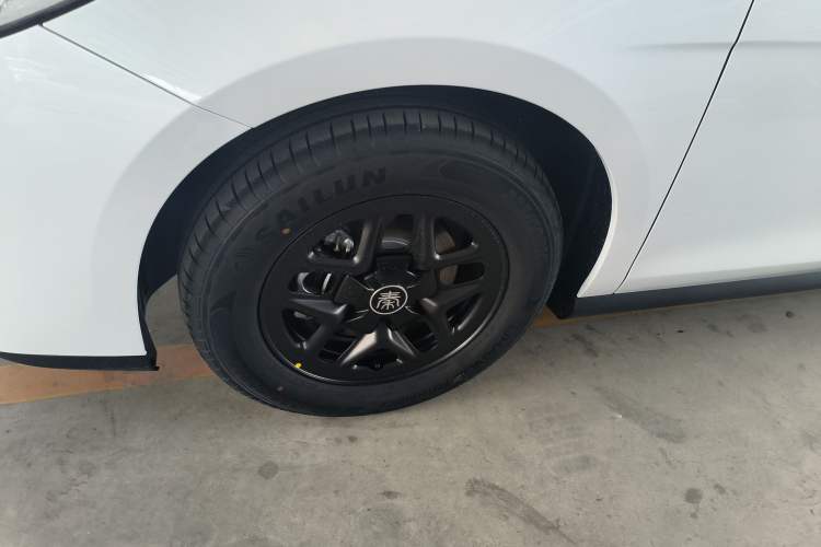 Used BYD Qin PLUS 2025 DM-i Smart Drive 55KM Leading Model
