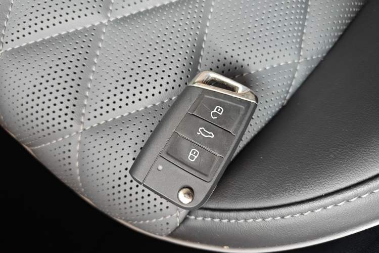 Used Volkswagen Sagitar 2025 Revised Version Three 300TSI DSG Excellence Edition
