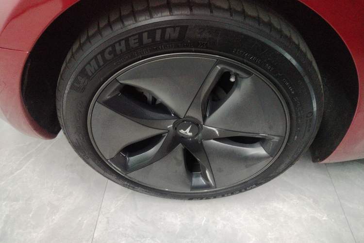 Used Tesla Model 3 2019 Long-Range Rear-Wheel-Drive Version