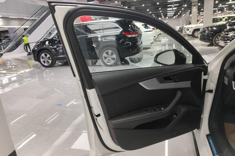 Used Audi A4L 2023 40 TFSI Luxury Dynamic Model
