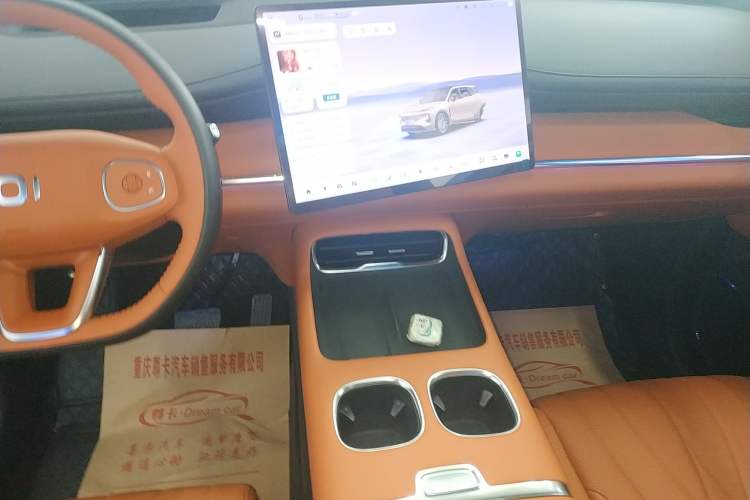 Used  Q07 2025 215 Flagship PLUS
