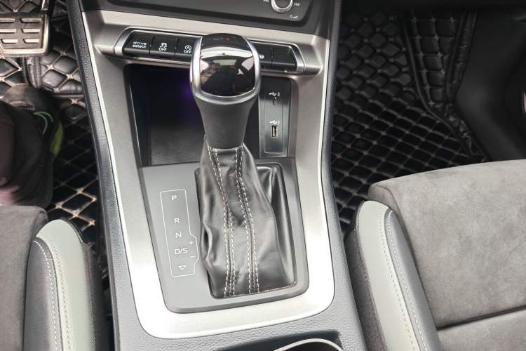 Used Audi Q3 2021 40 TFSI Fashion Dynamic Model
