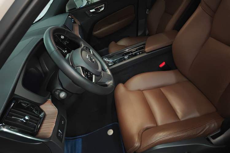 Used Volvo XC60 2022 B5 4x4 Smart Luxury Edition
