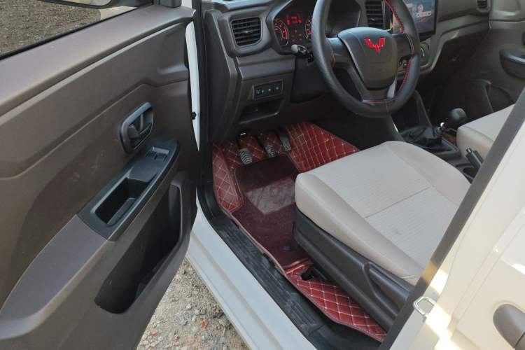 Used Wuling Hongguang V 2022 1.5L Jingqu Edition Electric-Assist LAR