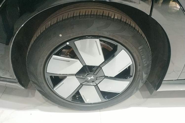 Used XPeng X9 2024 702 Ultra-Long Range Max
