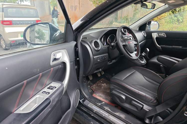 Used Haval H6 2015 Upgraded Model 1.5T Manual Two-Wheel Drive Elite Version
