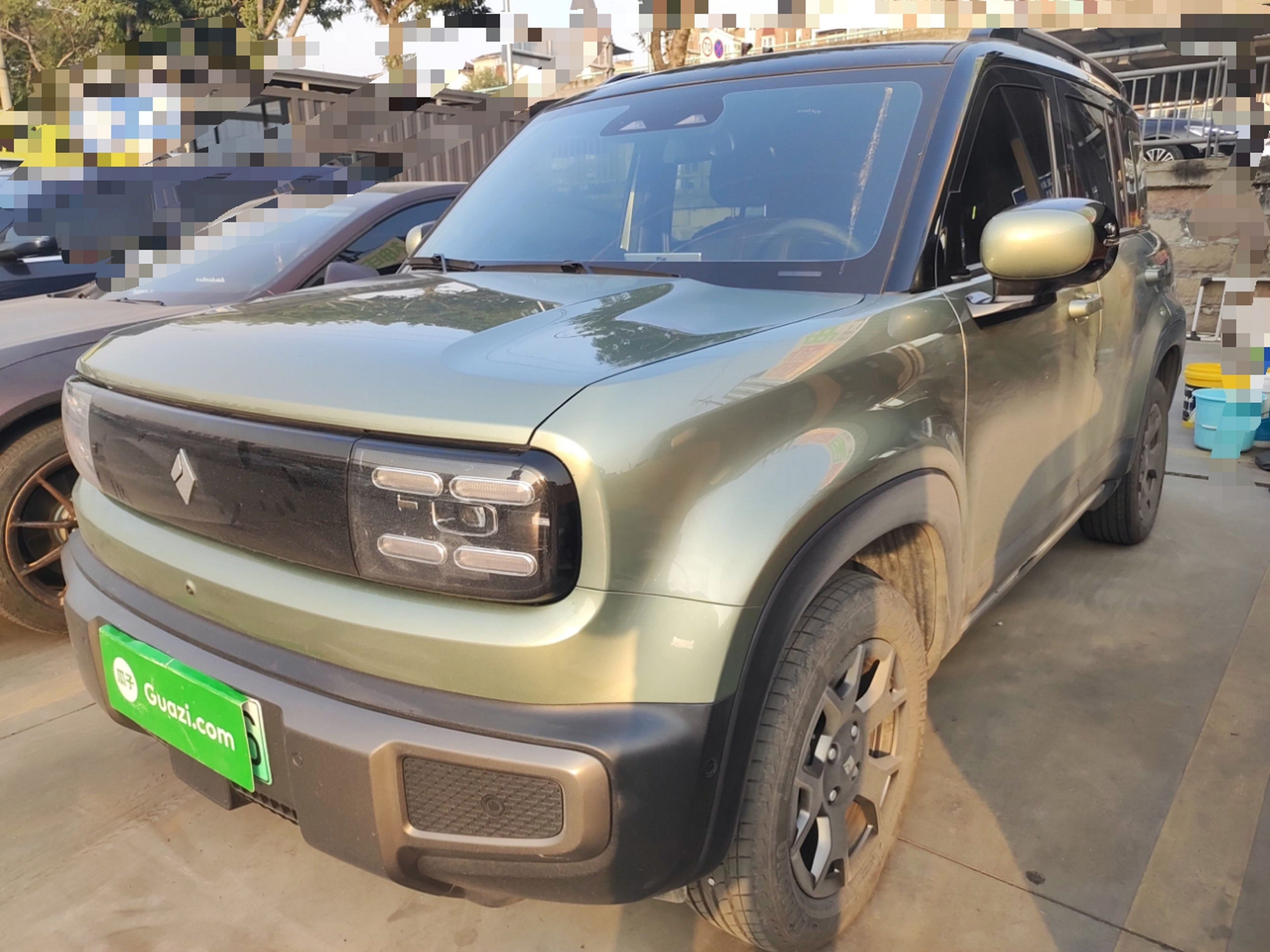 Под передней частью автомобиля