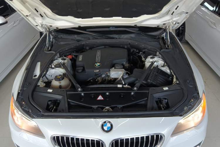 Used BMW 5 Series 2014 525Li Leading Model
