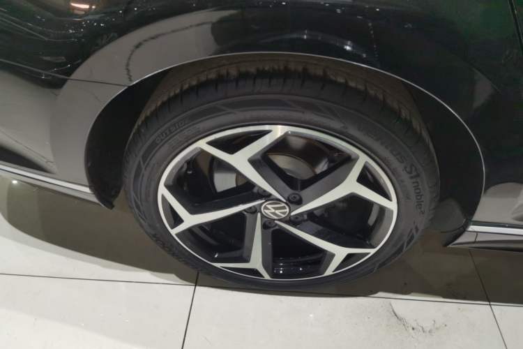 Used Volkswagen Magotan 2023 2 Million Units Limited Edition 330TSI DSG Leading Version
