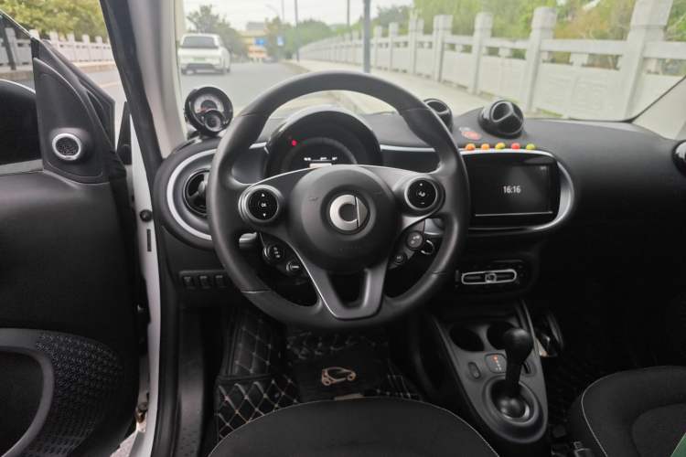 Used  fortwo 2017 1.0L 52kW New Sound Special Edition China V Emission Standard
