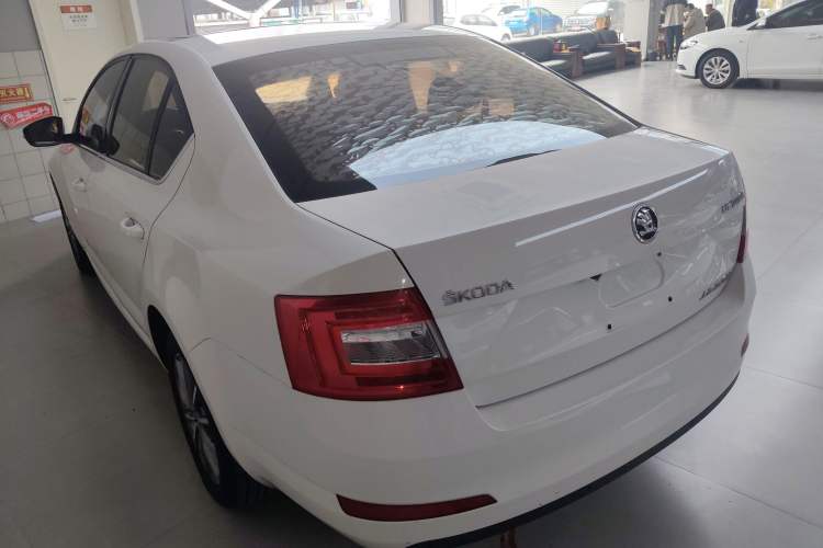 Used Skoda Octavia 2017 Classic Model 1.6L Automatic Comfort Edition
