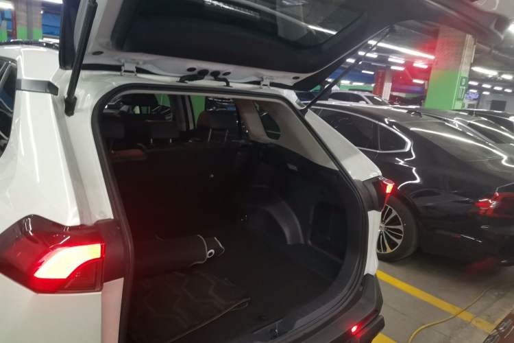 Used Toyota RAV4 2021 2.0L CVT Two-Wheel Drive Fashion PLUS Edition
