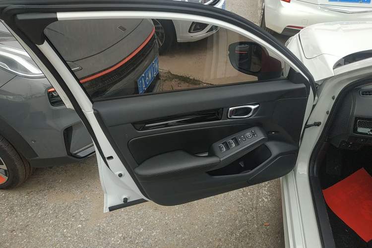 Used Honda Civic 2023 240TURBO CVT Dynamic · Center Stage Special Edition