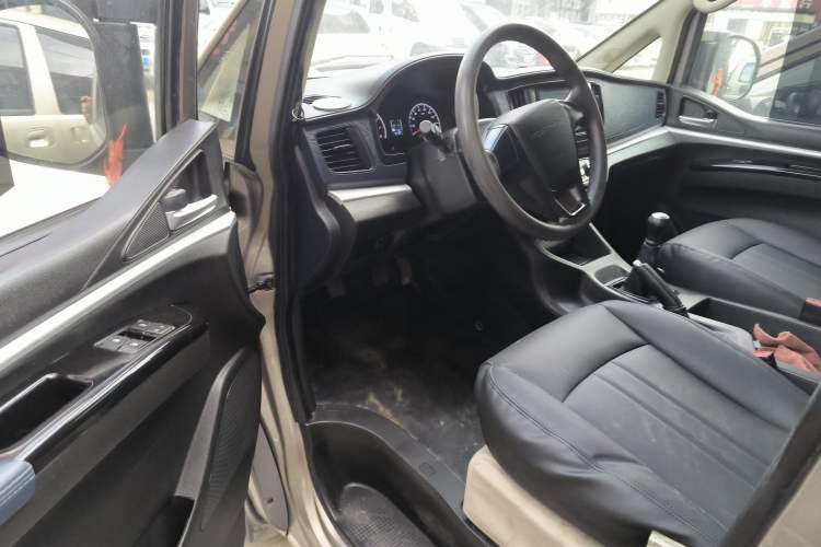 Used FORTHING Lingzhi 2023 M5L 1.6L Base Model 7 Seats