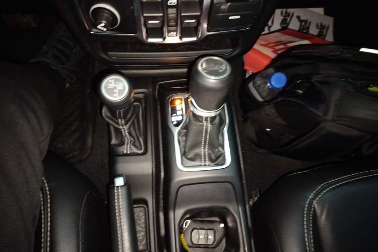 Used  Wrangler 2019 2.0T Sahara Four-Door Version China VI Emission Standard
