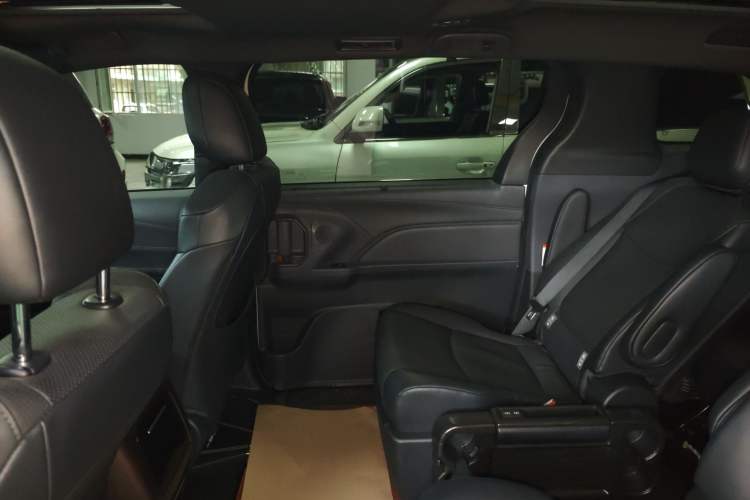 Used Toyota Granvia 2024 2.5L Hybrid Prestige PLUS Edition
