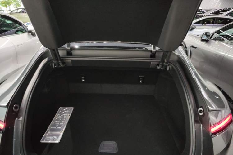 Used  12 2025 Ultra Extended-Range Edition
