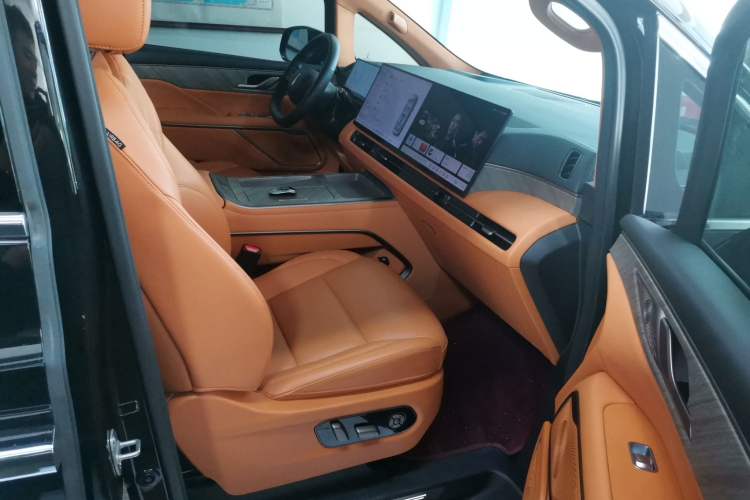 Used Wey Gaoshan 2025 Four-Wheel Drive Alpine 9
